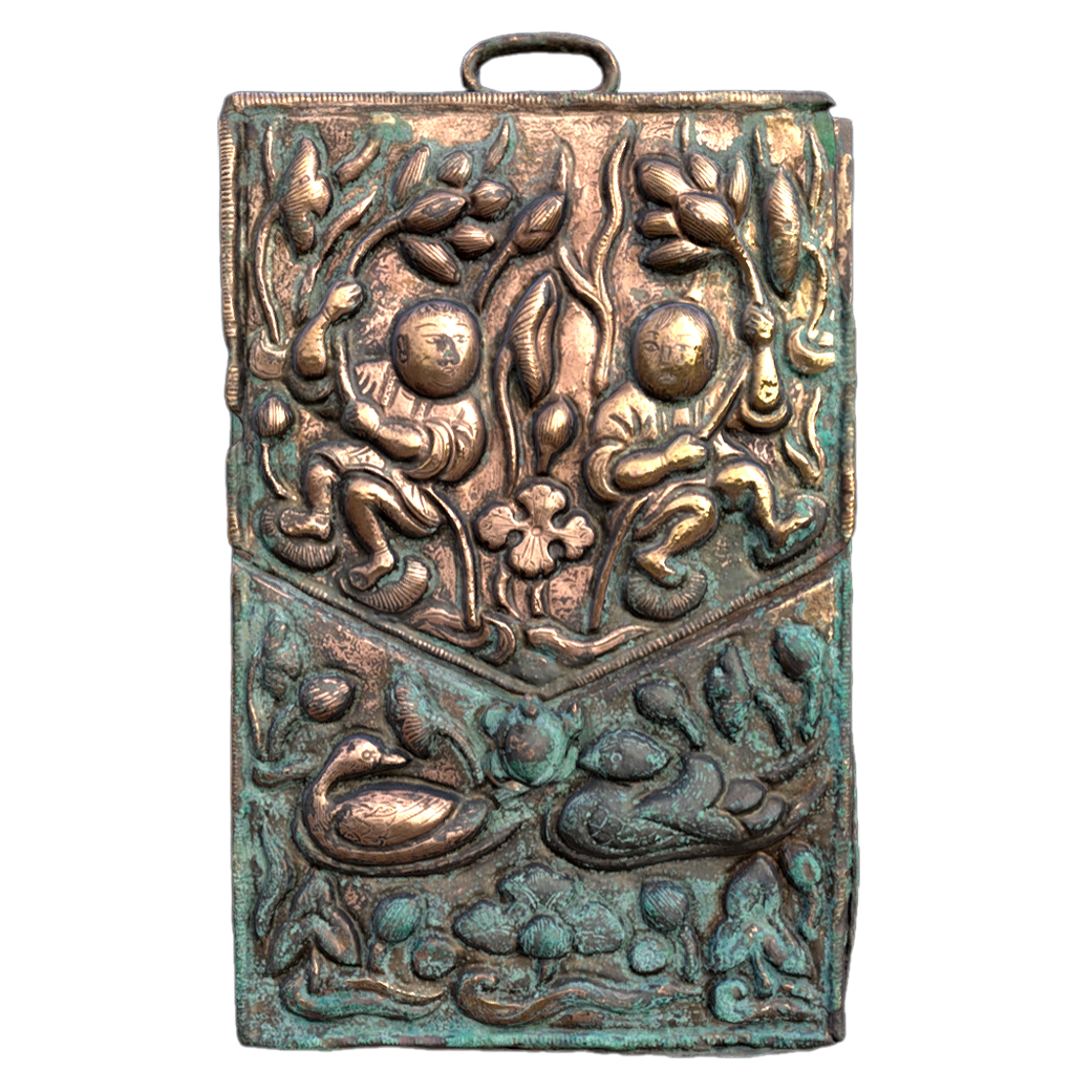 The container of Tibetan sutra in the period of Koryo